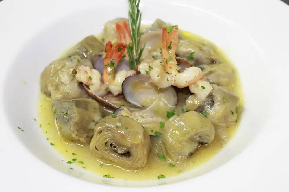 Plat gastronomique cœurs artichauts crevettes - culture artichaut récolte cuisine