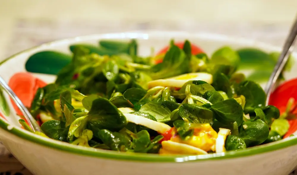 Recette salade mâche œufs - plat cuisiné mâche fraîche
