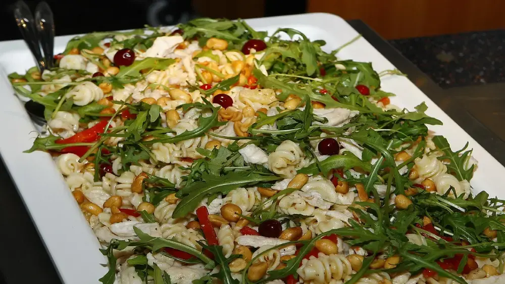 Salade roquette pâtes cranberries - recette roquette fraîche - cuisine salade verte bio