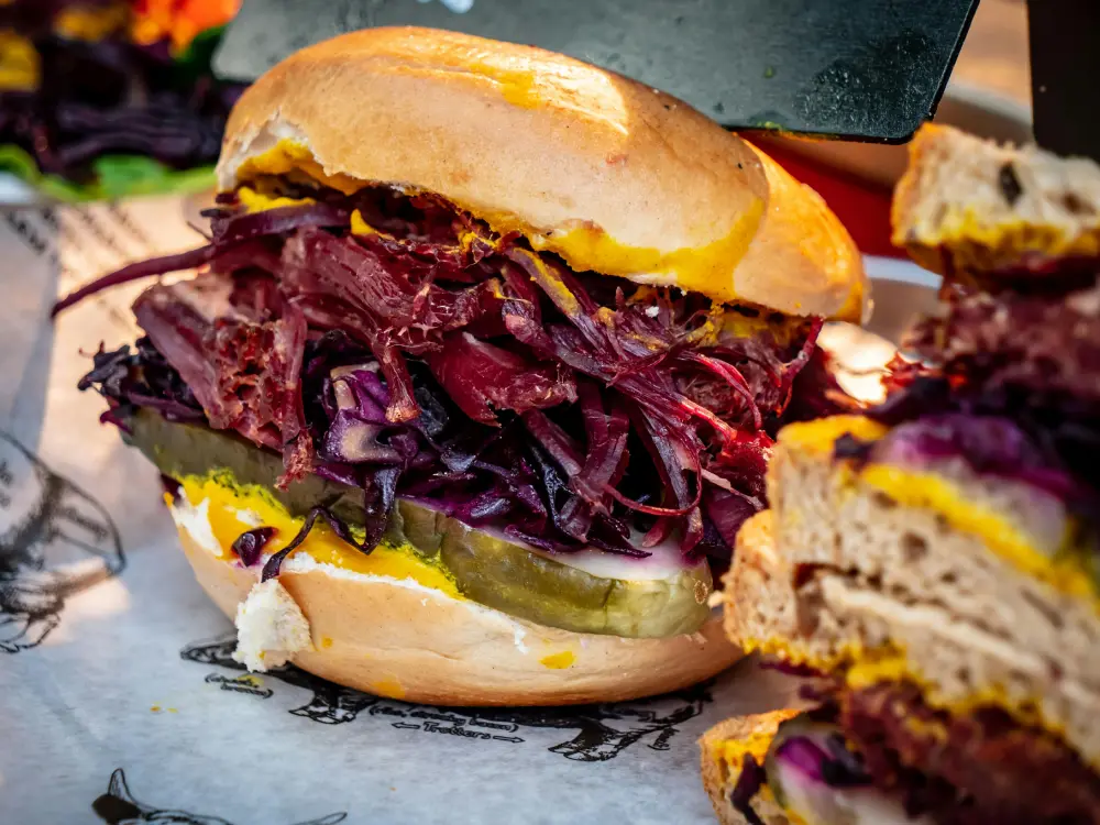 Sandwich chou rouge braisé recette cuisine burger légume violet cuit