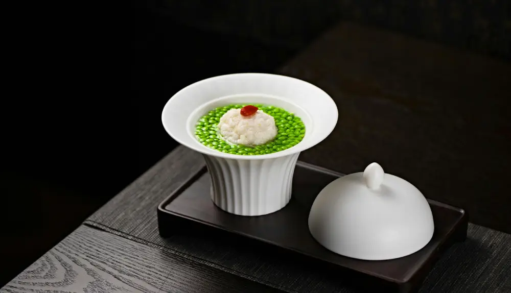 Plat gastronomique pois lisses cuisine légumineuses recette potager