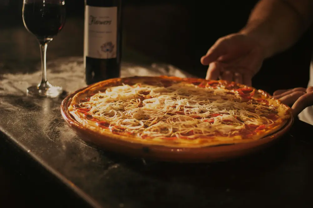 Pizza oignons caramélisés maison - recette cuisine avec oignons cultivés au potager